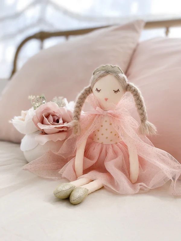Mon Ami Madeline Princess Doll Pink - Image 2