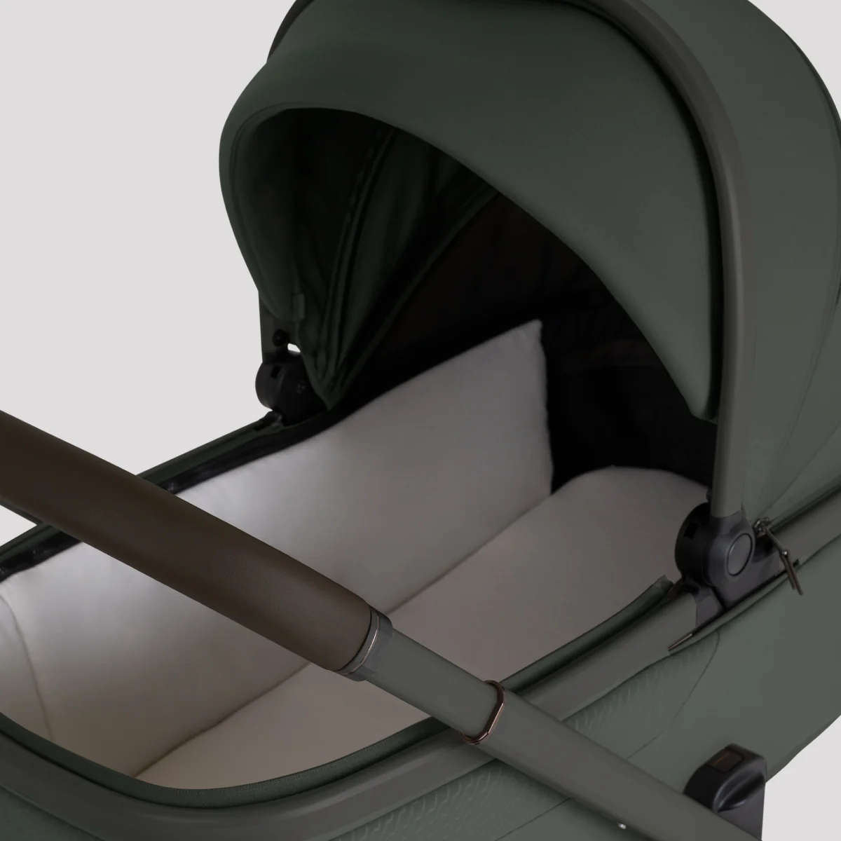 Silver Cross Cove 2 Compact Bassinet - Image 14