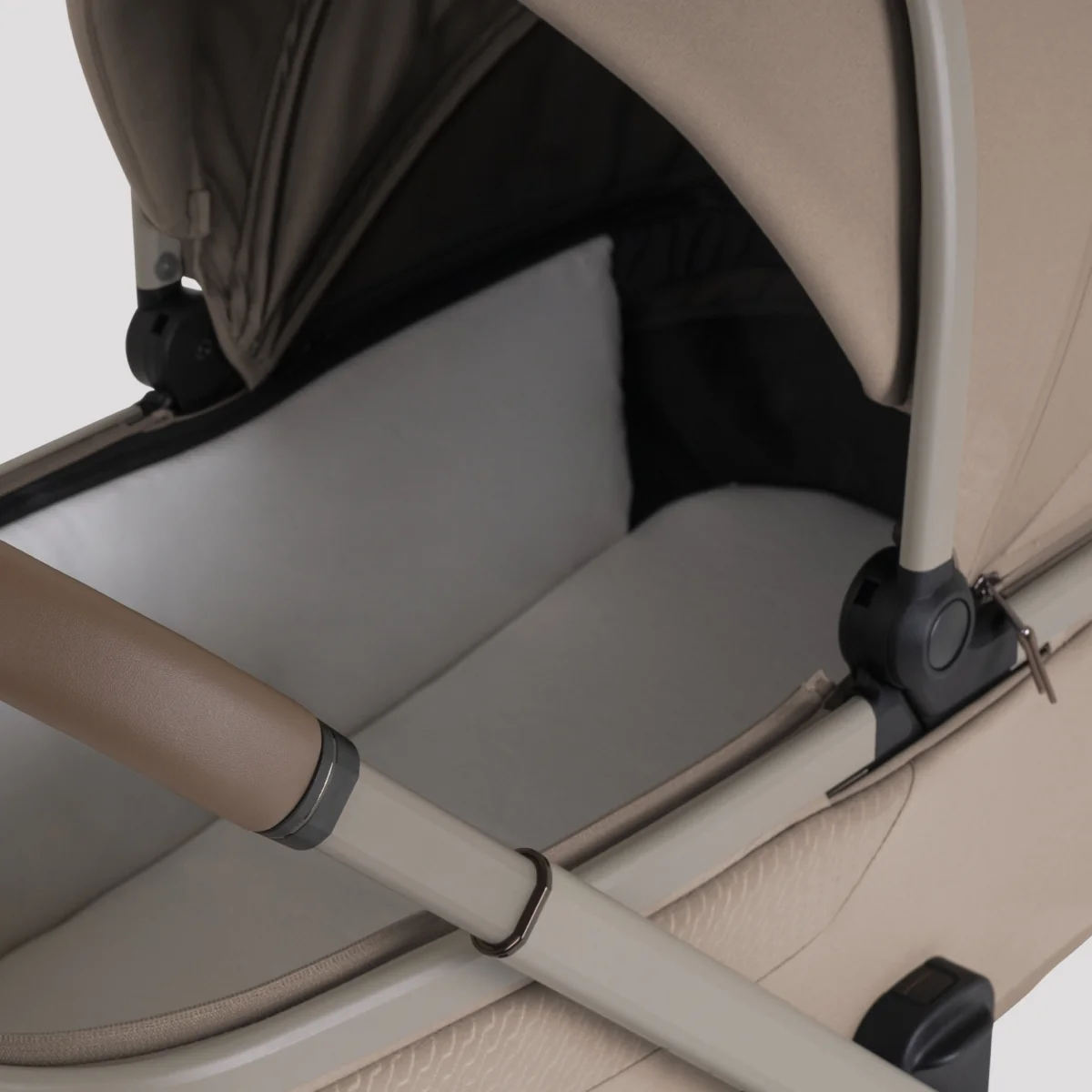 Silver Cross Cove 2 Compact Bassinet - Image 25
